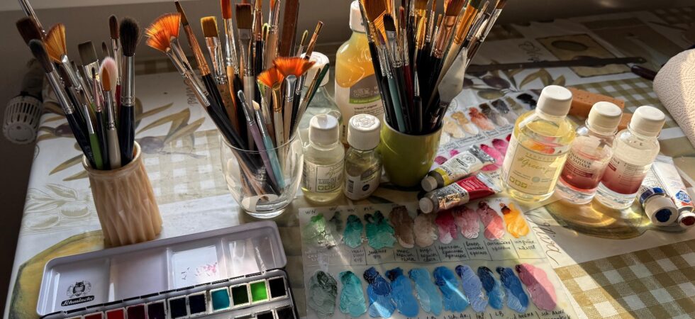 Pinsel für Aquarell und Öl malerei Tisch mit malerei zubechör